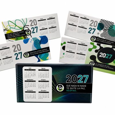 Calendarios de mesa triangulares 2027 con peana
