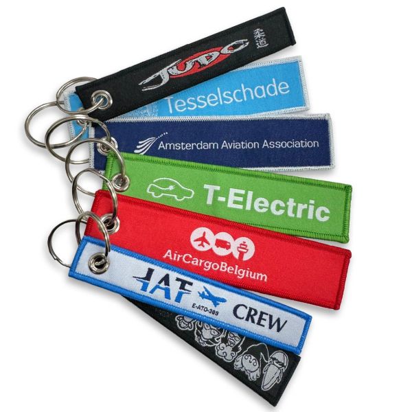 Llaveros bordados personalizados ▷ Llaveros de tela bordados